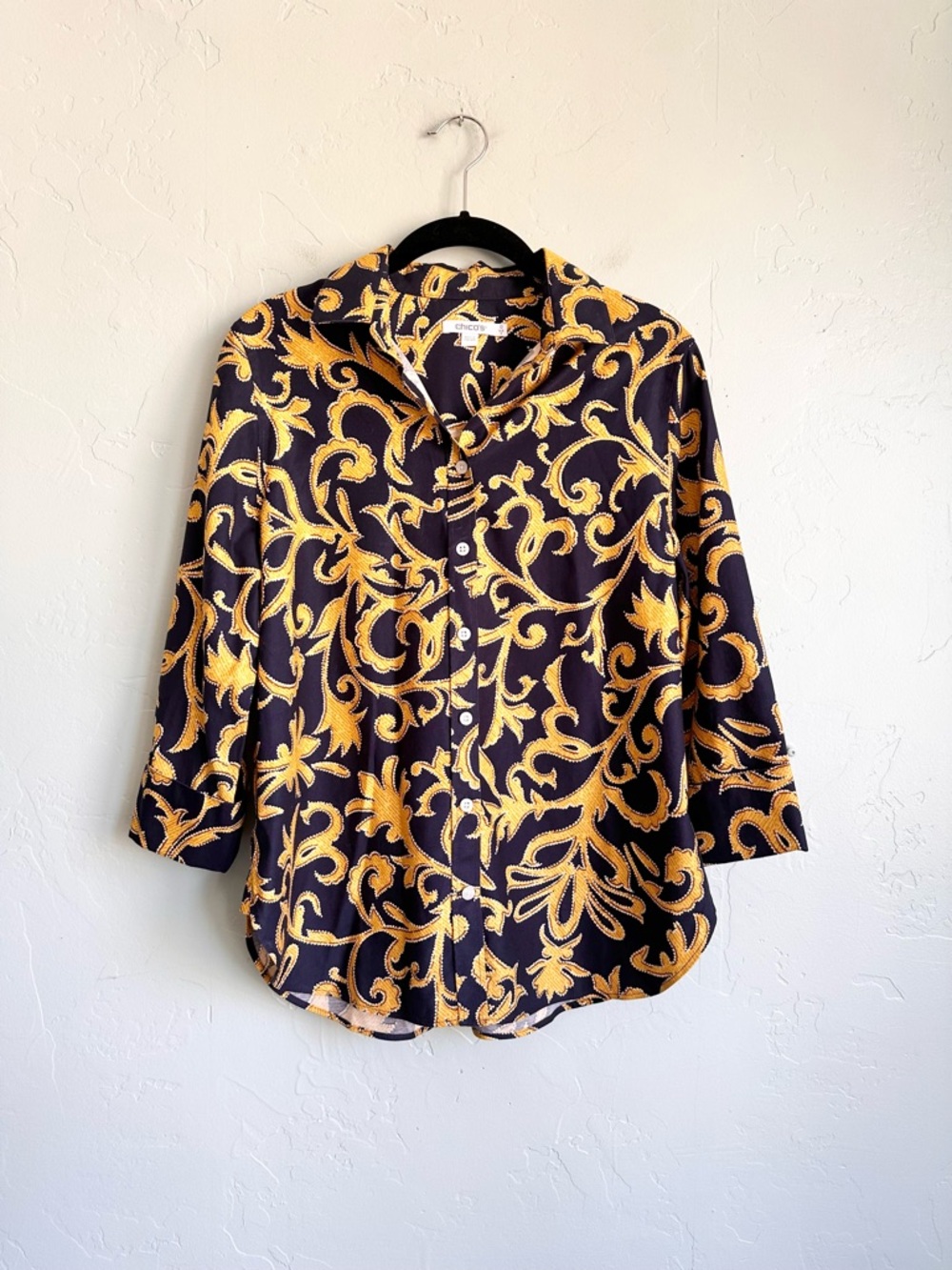 Chico's Women’s Baroque Print Preppy Button Up Shirt Navy Gold Size‎ 4 Small EUC